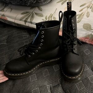 brand new doc martens. never worn, pristine condition.